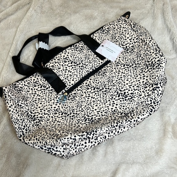 Mali & Lili Weekender Duffel Overnight Bag - Cream and Black Leopard Print - Picture 6 of 9